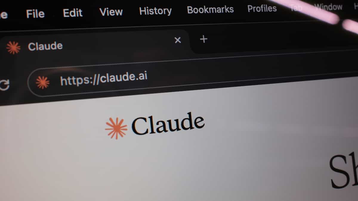 10 Effective Ways To Improve Speaking Skills Using Claude for Free
